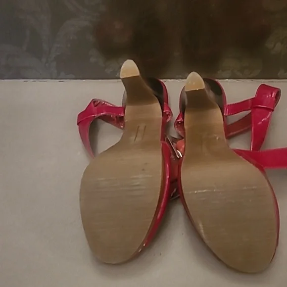 Red Heels - Picture 4 of 4